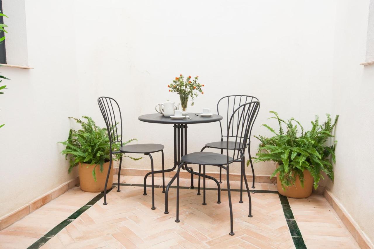 Isg Apartments Cedaceros Sevilla Buitenkant foto